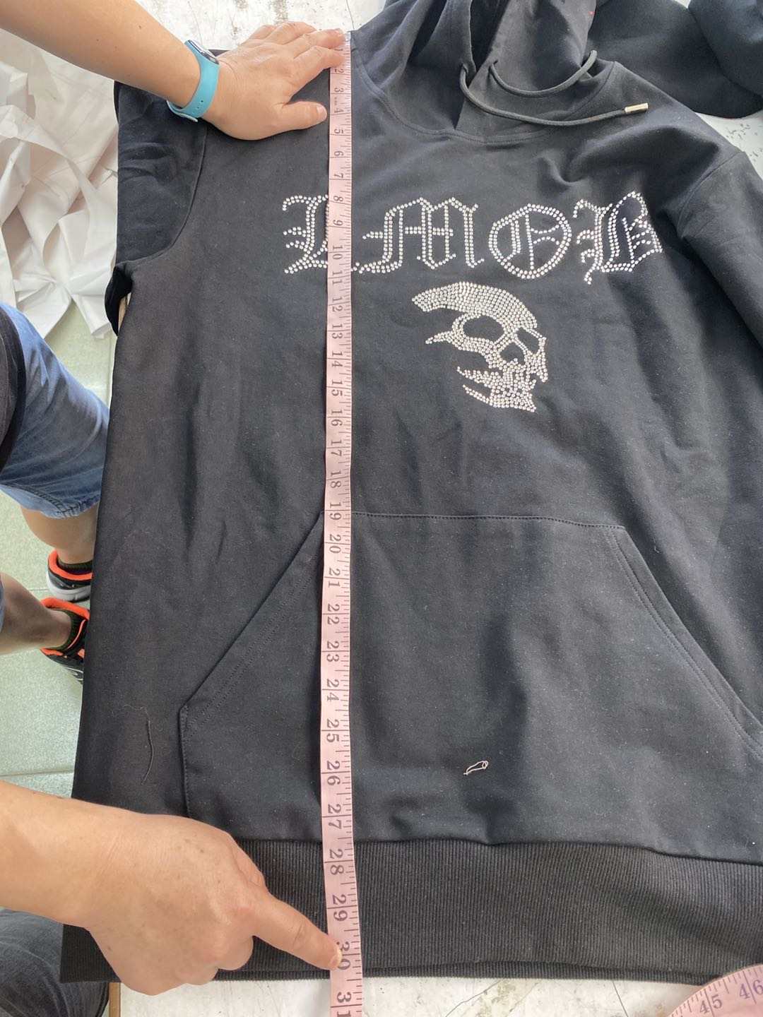 Hoodie Maalum ya Rhinestone, Hoodi ya Fuvu Maalum, Mtengenezaji Maalum wa Hoodie-YIZHE- Hoodies, Jackets, Sweatshirts, Leggings, Magauni, Rompers, Tshirt, Tank Tops, Sketi, Jeans, Suruali, Suruali.