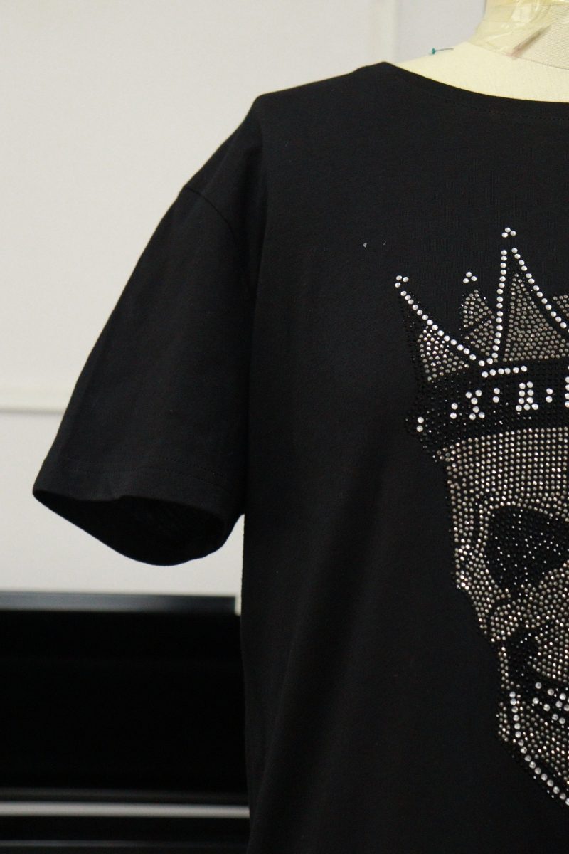 Li-Shirts tse Tloaelehileng tsa Rhinestone, Li-Shirts tsa Moqhaka oa Lehata, Li-shirts tse entsoeng ka theko e tlaase ka ho Fetisisa Morekisi-YIZHE- Hoodies, Lijeke, Li-sweatshirts, Leggings, Liaparo, Rompers, T shirts, Tank top, Skirts,Jeans, Borikhoe, Borikhoe.