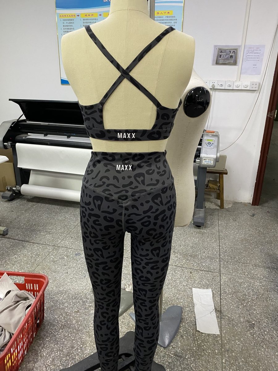 Luchd-saothrachaidh Seata Yoga Custom, Cleachdadh Yoga Clò-bhualadh Leopard, Òrdugh mòr Caith Yoga Spòrs Custom.-YIZHE- Hoodies, Seacaidean, sweatshirts, Leggings, Dreasaichean, Rompers, lèintean-T, mullaich tanca, sgiortaichean, jeans, pants, briogais